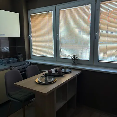 Rooftop Square Vanilla スコピエ